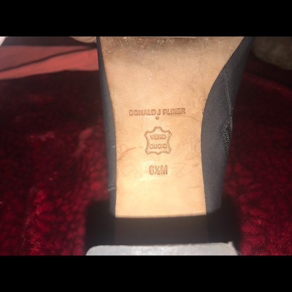 Black Donald J. Pliner Booties Sz. 6.5 - Picture 6 of 7